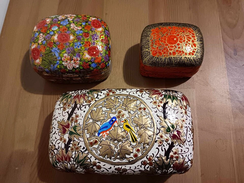 Kashmir Papier-mâché: Moulded Paper and Painted Surfaces