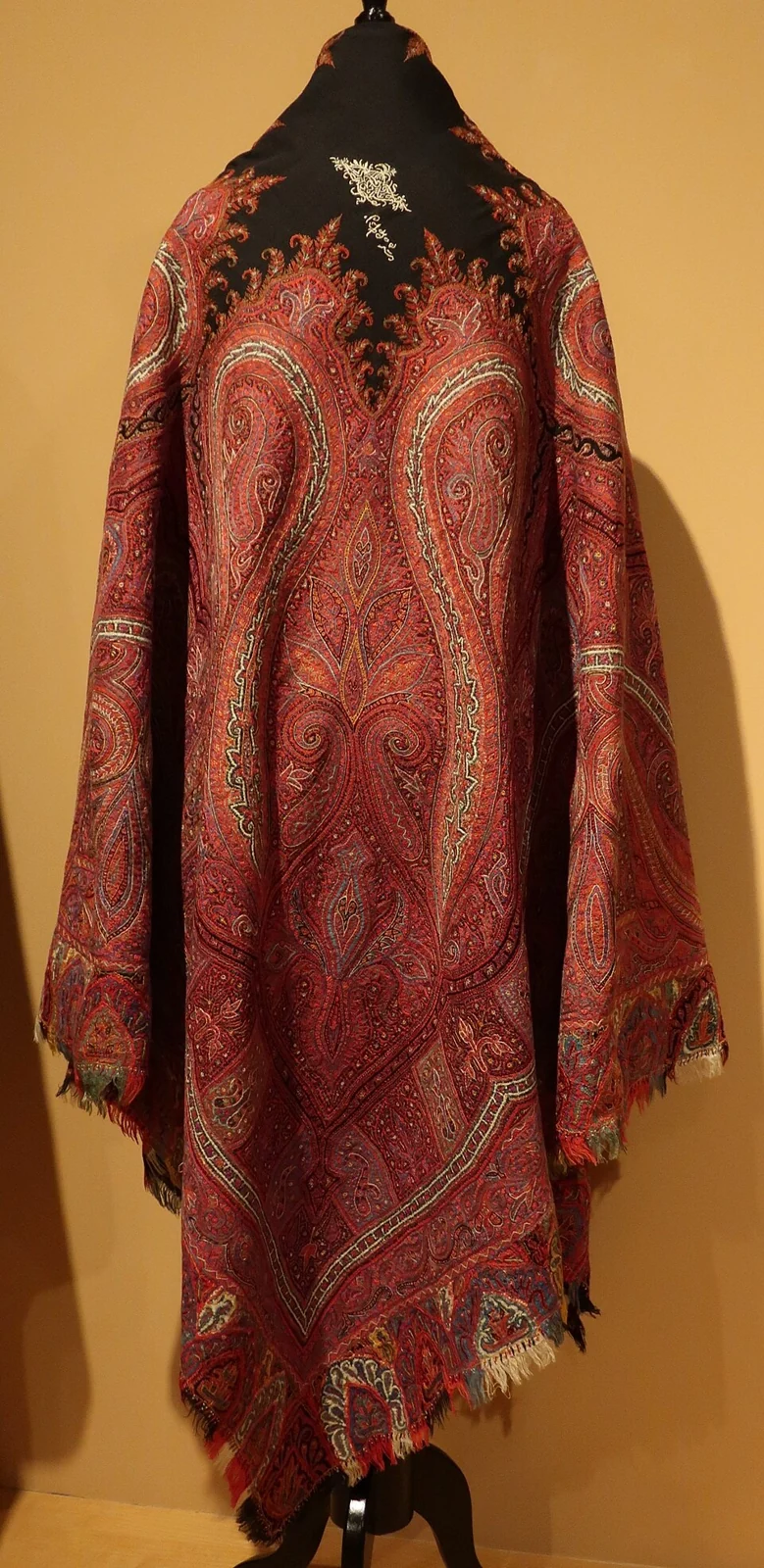 Sozni: Needlework and the Surface of Kashmiri Shawls