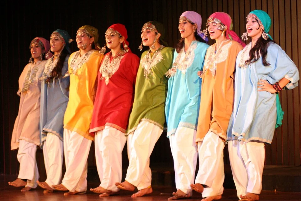 Rouf: Group Dance and Song in Kashmir