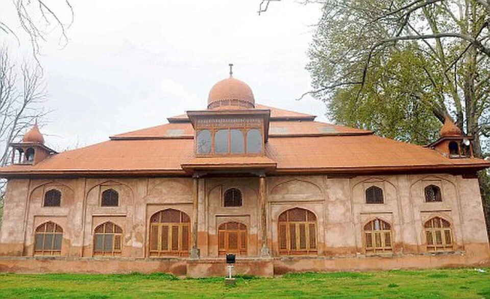 Aali Masjid: Open Ground and a Historic Srinagar Mosque