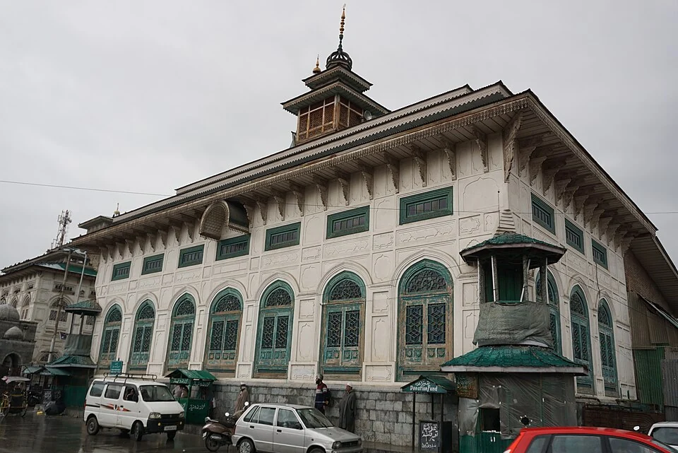 Dastgeer Sahib: Sufi Devotion and Reconstruction in Khanyar