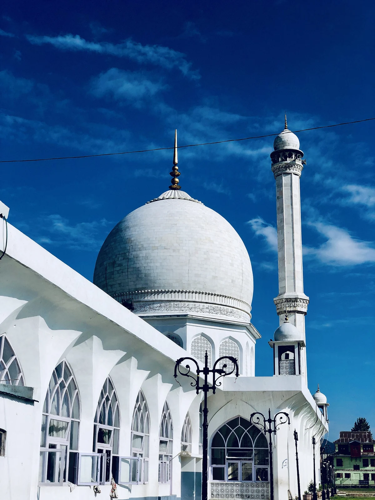 Hazratbal Shrine: Devotion, History and Lakeside Architecture