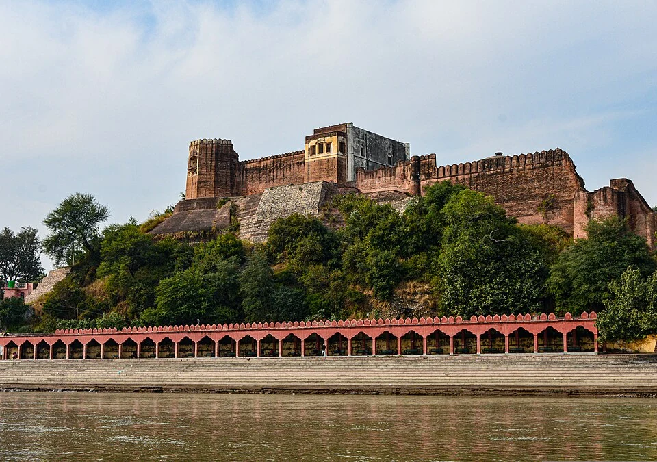 Akhnoor Fort: Built Heritage beside the Chenab