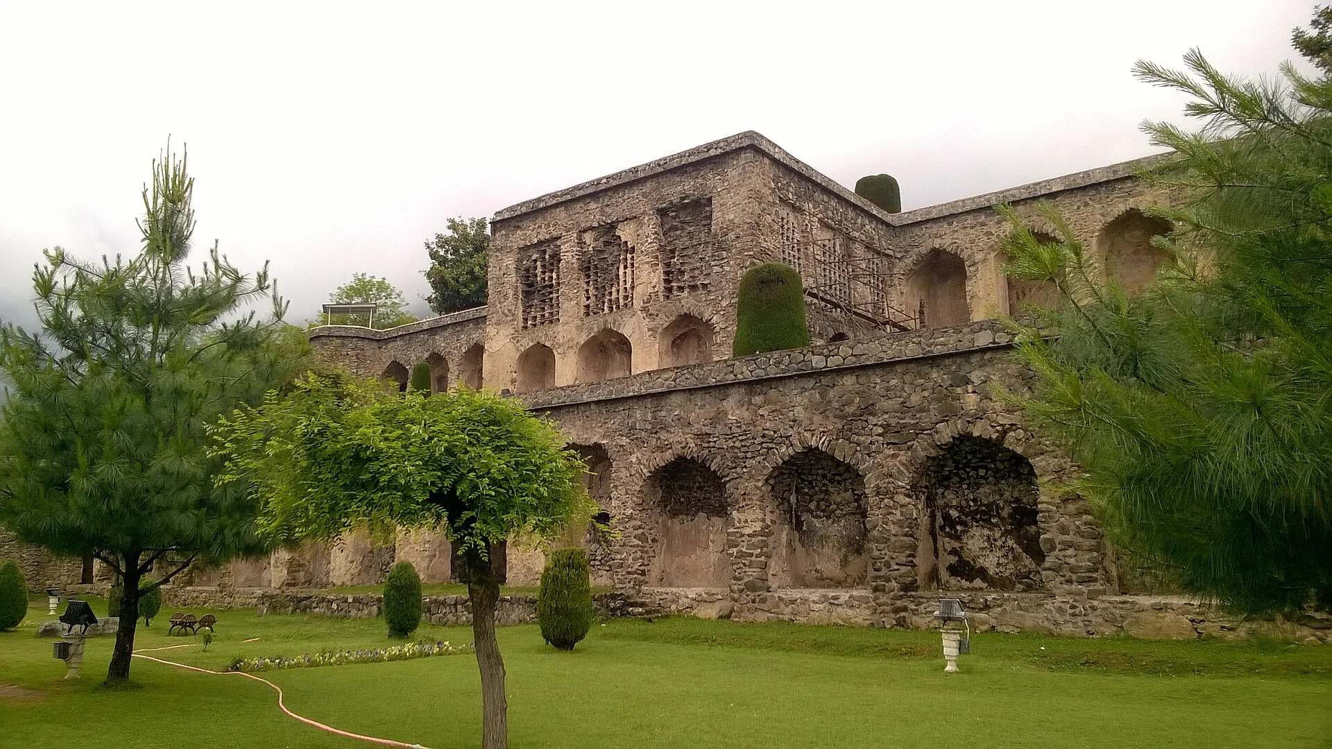 Pari Mahal: Dara Shikoh, Learning and Terraced Architecture