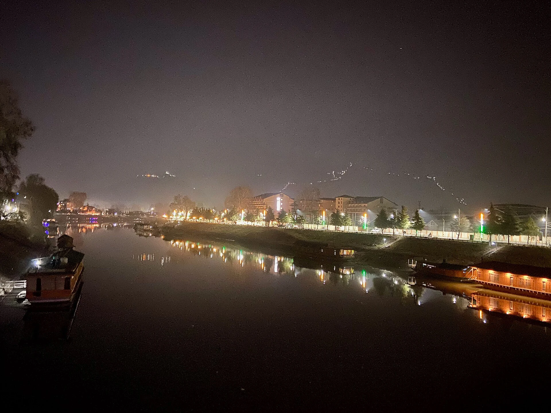 Jhelum River in Srinagar: Vyath, Crossings and Riverfront Heritage