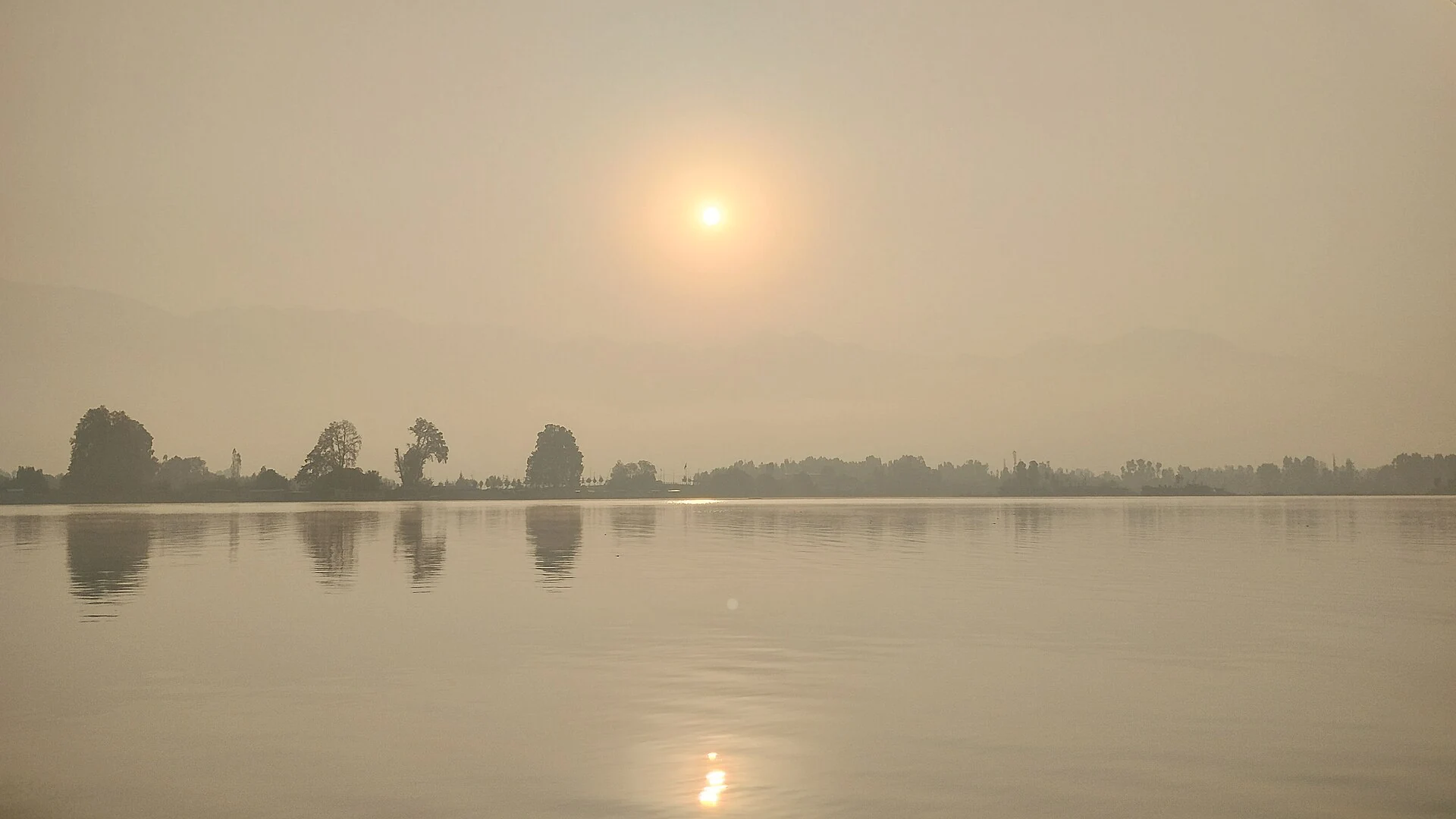 Nigeen Lake: Connections, Localities and Waterside Life