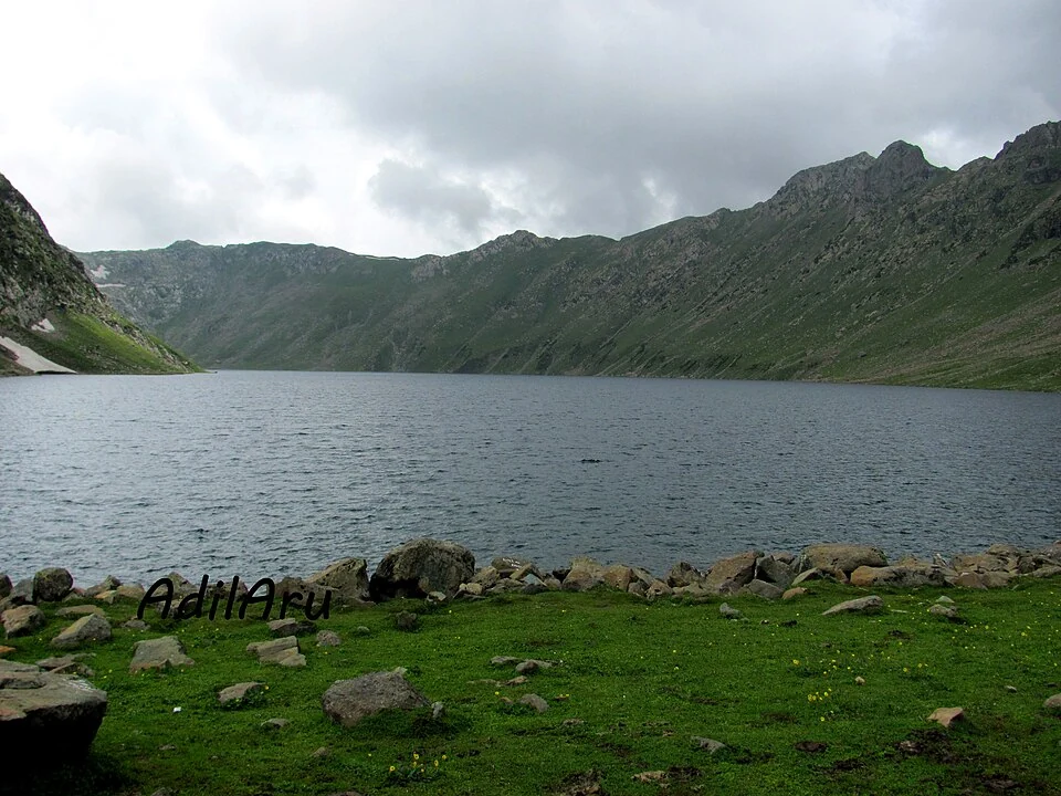 Tarsar Lake: Basin, Meadows and the Aru-side Mountains