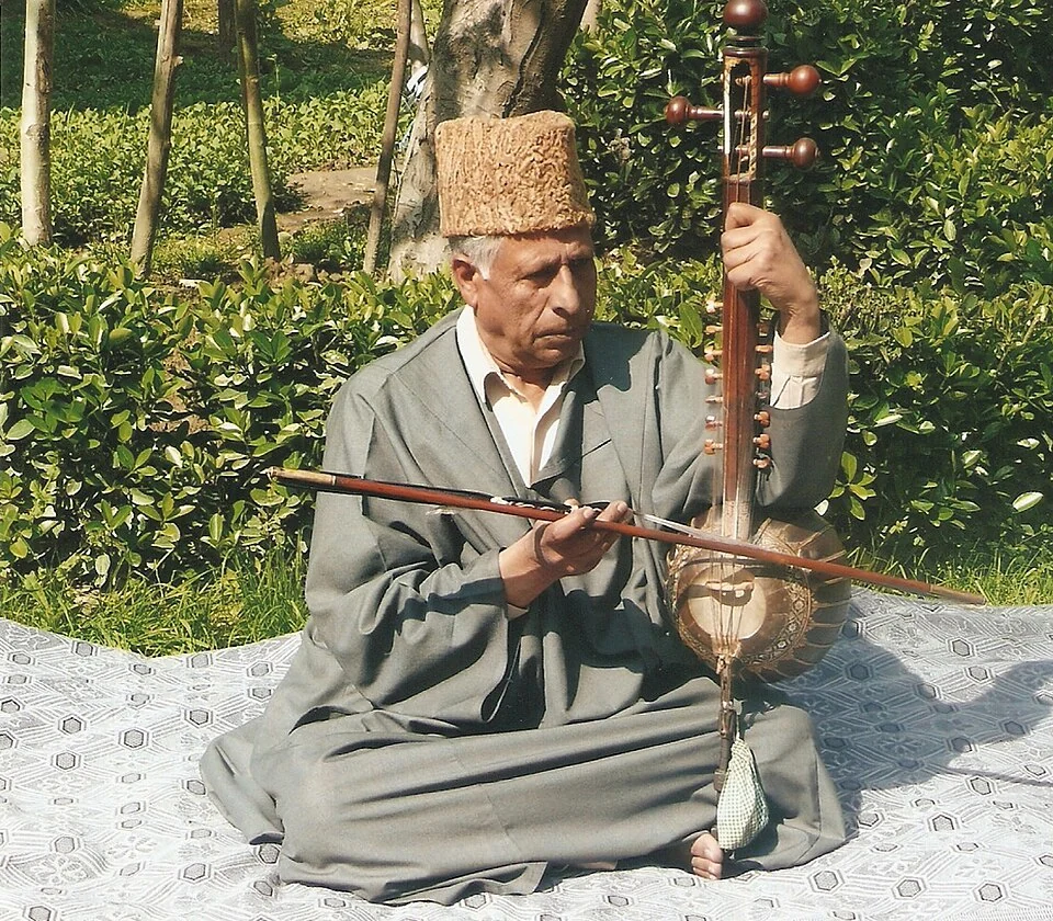 Ghulam Mohammad Saznawaz: Sufiana Music and Teaching in Kashmir