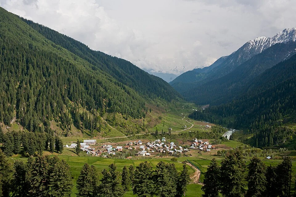 Aru: Village and Mountain Landscape above Pahalgam