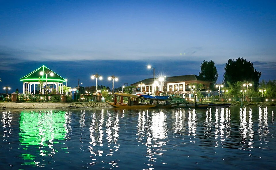 Dalgate: Srinagar’s Lake Outlet and Urban Junction
