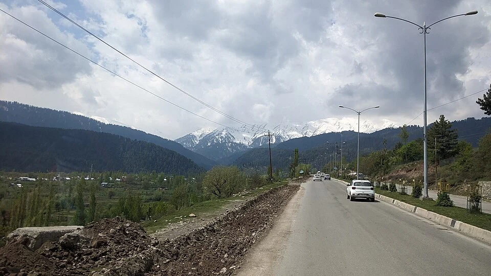 Tangmarg: Town and Gateway towards Gulmarg