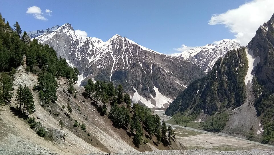 Baltal: A Valley Camp and Pilgrimage Approach near Sonamarg