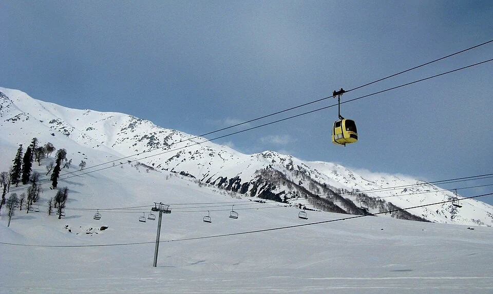 Gulmarg Gondola: Cable Transport on the Apharwat Slopes